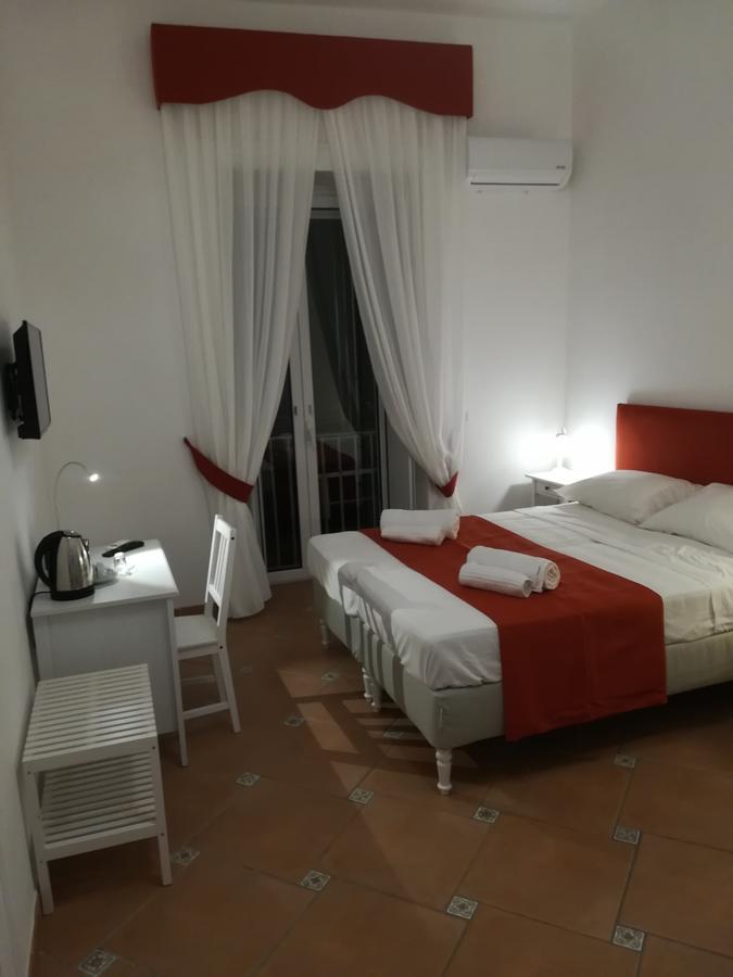 B&B House Angioino Наполи Екстериор снимка